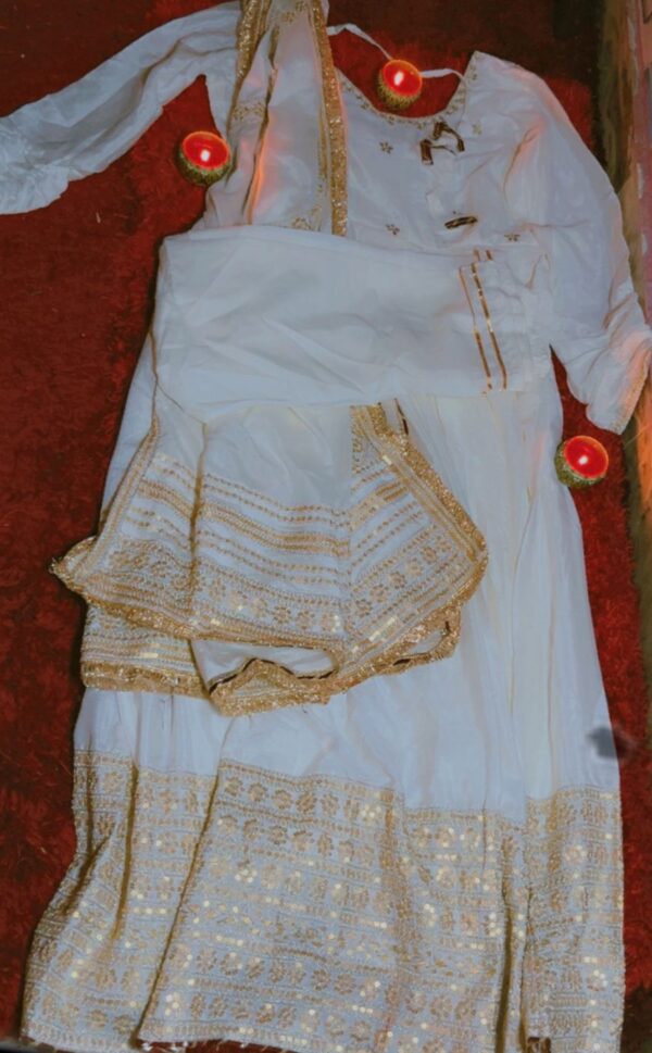 FABRIC; SILKY MUL GEORGATE SET OF 3PIECE WHICH INCLUDES 1. FULL SLEEVE FROCK : ROUND NECK ,SLIGHLY DEEP BACK WITH DORI AND LATKAN 2.PAJAM 3. SO HEAVY DUPATTA