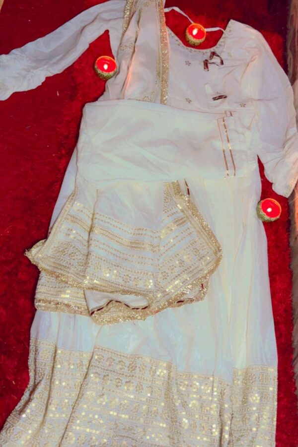 FABRIC; SILKY GEORGATE SET OF 3PIECE WHICH INCLUDES 1. FULL SLEEVE FROCK : ROUND NECK ,SLIGHLY DEEP BACK WITH DORI AND LATKAN 2.PAJAM 3. SO HEAVY DUPATTA